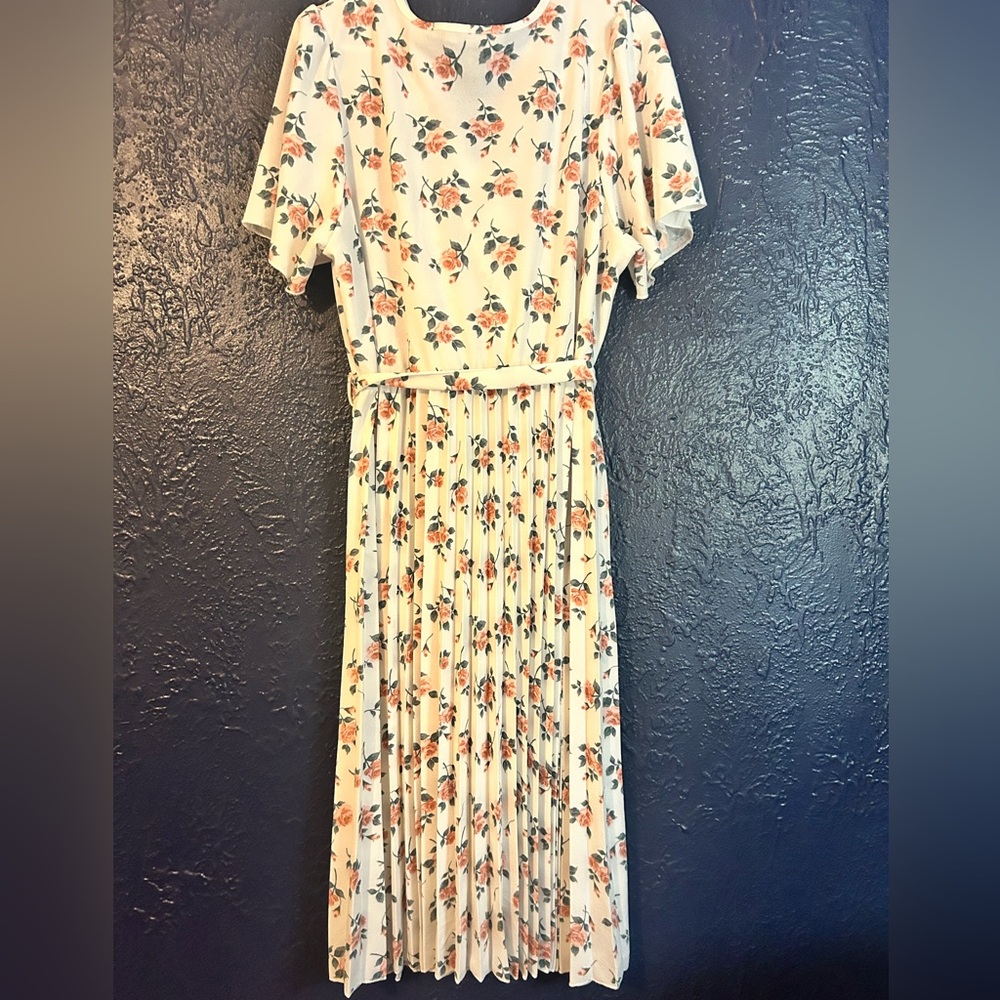 Lark + Grey size 2XL Midi dress with pleated skirt.